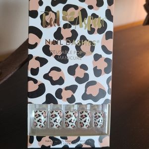 Red Aspen Nail Dashes